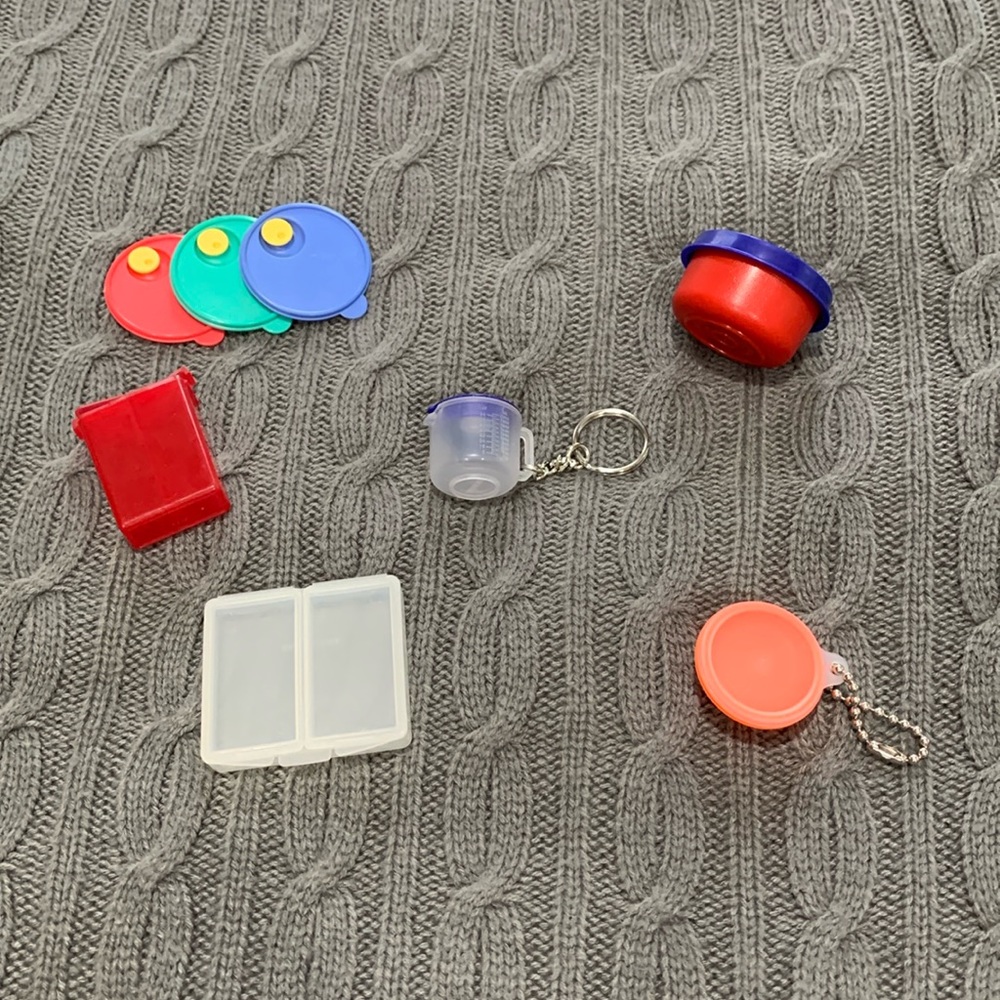 Tupperware collectible miniatures including smidget, pillows box & keychains